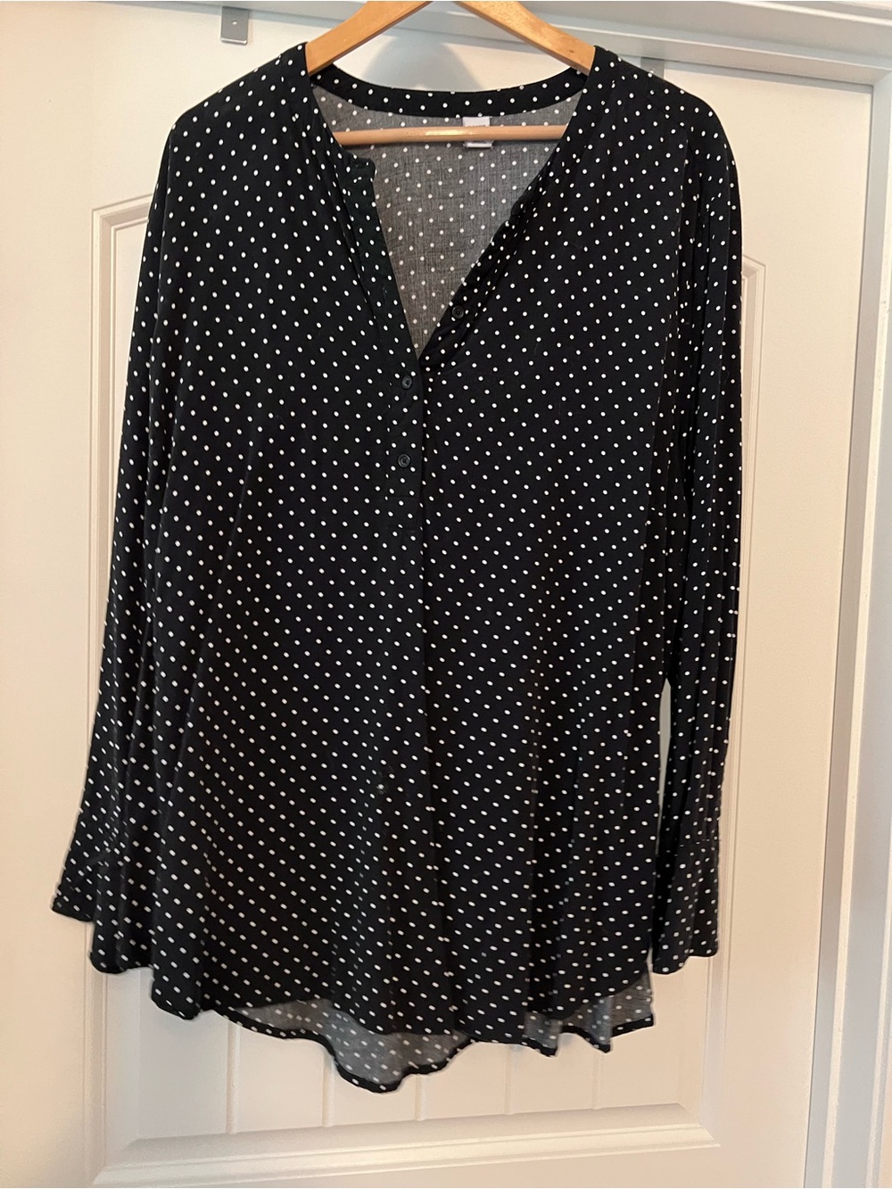 Old Navy Black and White Polka Dot V-Neck Long-Sleeve Tunic